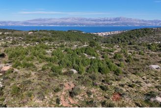 004 2046 62 Island of Brac Agricultural land near the town center for sale