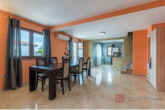 015 1014 32 Porec Beautiful house in a quiet environment for sale