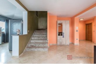 015 1014 32 Porec Beautiful house in a quiet environment for sale