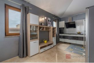 015 1014 32 Porec Beautiful house in a quiet environment for sale