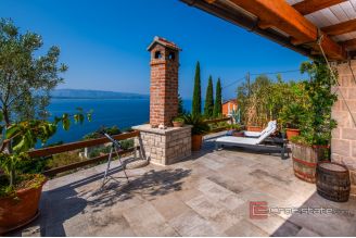 19 2013 207 Brac stone house sea view for sale