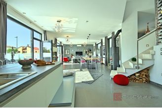 018 1014 33 Porec Modern villa with pool for sale