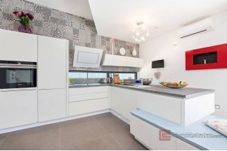 018 1014 33 Porec Modern villa with pool for sale