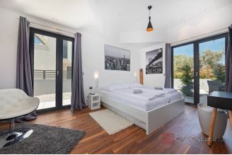 018 1014 33 Porec Modern villa with pool for sale