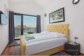 018 1014 33 Porec Modern villa with pool for sale