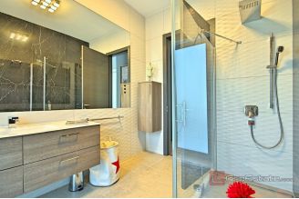 018 1014 33 Porec Modern villa with pool for sale