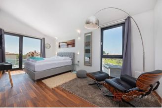 018 1014 33 Porec Modern villa with pool for sale