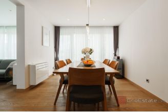 020 2035 210 Split Spinut Luxury two bedroom apartment with an open sea view sale