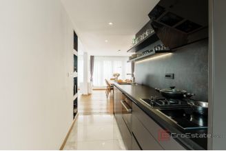 020 2035 210 Split Spinut Luxury two bedroom apartment with an open sea view sale