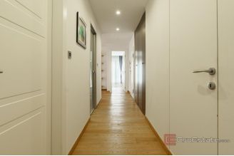 020 2035 210 Split Spinut Luxury two bedroom apartment with an open sea view sale