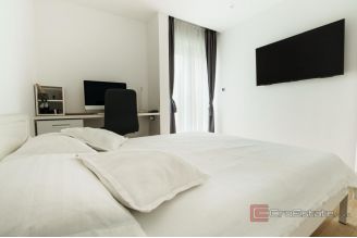 020 2035 210 Split Spinut Luxury two bedroom apartment with an open sea view sale