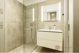 020 2035 210 Split Spinut Luxury two bedroom apartment with an open sea view sale