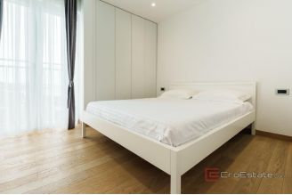 020 2035 210 Split Spinut Luxury two bedroom apartment with an open sea view sale