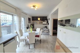 009 2047 56 Trogir Two bedroom apartment in a modern building for sale