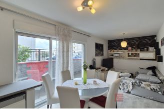009 2047 56 Trogir Two bedroom apartment in a modern building for sale