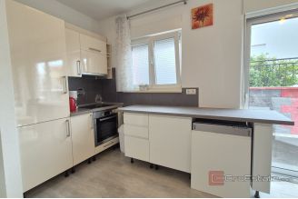 009 2047 56 Trogir Two bedroom apartment in a modern building for sale
