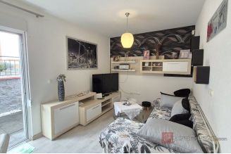 009 2047 56 Trogir Two bedroom apartment in a modern building for sale