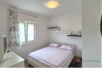 009 2047 56 Trogir Two bedroom apartment in a modern building for sale