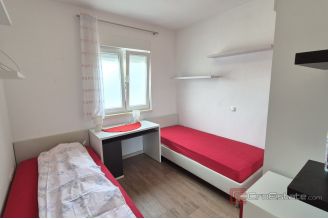 009 2047 56 Trogir Two bedroom apartment in a modern building for sale
