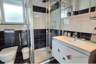 009 2047 56 Trogir Two bedroom apartment in a modern building for sale