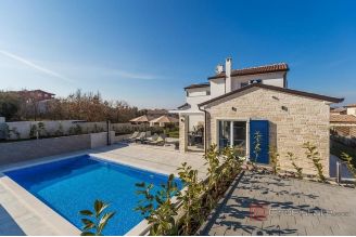 011 1014 35 Porec Villa with pool near the sea for sale