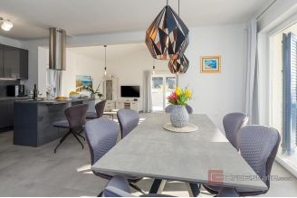 011 1014 35 Porec Villa with pool near the sea for sale