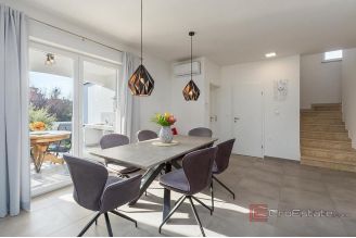 011 1014 35 Porec Villa with pool near the sea for sale