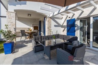 011 1014 35 Porec Villa with pool near the sea for sale