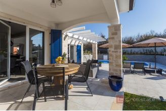 011 1014 35 Porec Villa with pool near the sea for sale