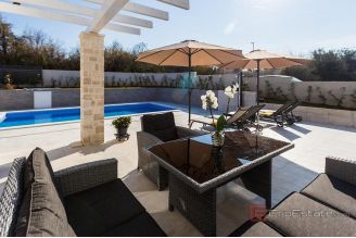 011 1014 35 Porec Villa with pool near the sea for sale