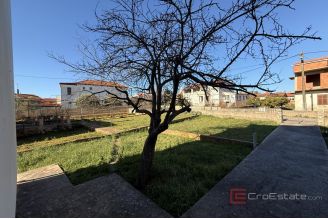 007 2043 140 Ugljan House in the center of the town for sale