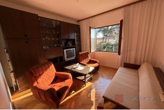 007 2043 140 Ugljan House in the center of the town for sale