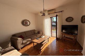 007 2043 140 Ugljan House in the center of the town for sale