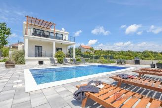 010 2030 85 Rogoznica Charming villa with pool for sale