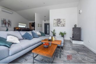 010 2030 85 Rogoznica Charming villa with pool for sale