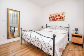 010 2030 85 Rogoznica Charming villa with pool for sale