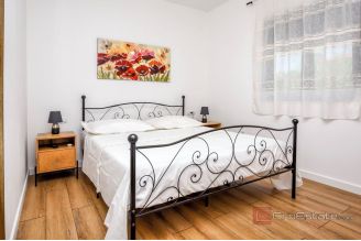 010 2030 85 Rogoznica Charming villa with pool for sale