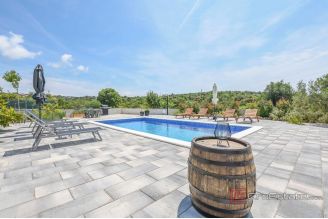 010 2030 85 Rogoznica Charming villa with pool for sale