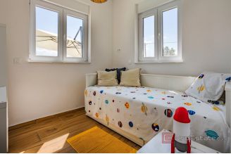 020 2046 64 Zadar Modern villa near the sea for rent