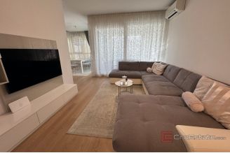 014 2036 125 Split Znjan Luxury three bedroom apartment for rent