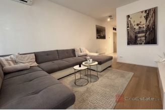 014 2036 125 Split Znjan Luxury three bedroom apartment for rent