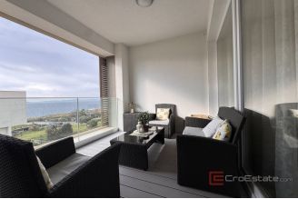 014 2036 125 Split Znjan Luxury three bedroom apartment for rent