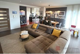 019 2048 32 Makarska Apartment house with a sea view for sale