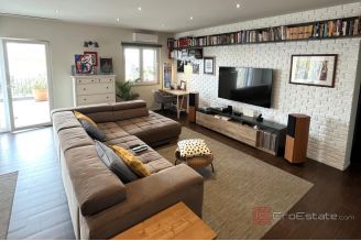 019 2048 32 Makarska Apartment house with a sea view for sale