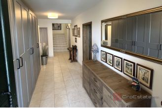 019 2048 32 Makarska Apartment house with a sea view for sale