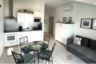 019 2048 32 Makarska Apartment house with a sea view for sale