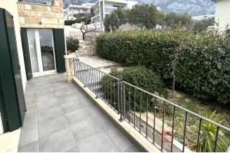 019 2048 32 Makarska Apartment house with a sea view for sale