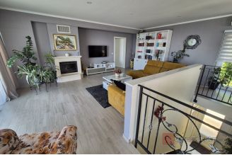 012 2016 643 Makarska Detached house with four apartments for sale