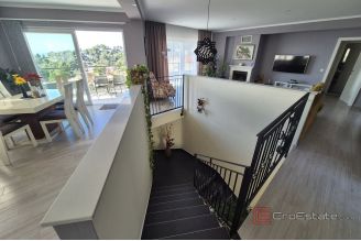 012 2016 643 Makarska Detached house with four apartments for sale