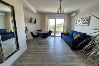 012 2016 643 Makarska Detached house with four apartments for sale